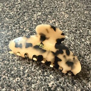Thrashin Tortoiseshell Beige and Black Claw Clip